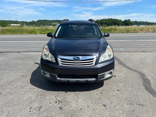 Graphite Gray Metallic 2010 Subaru Outback 2.5 i Premium