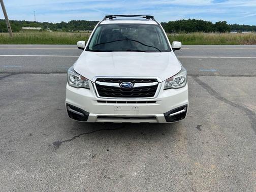 Crystal White Pearl 2017 Subaru Forester 2.5i Premium