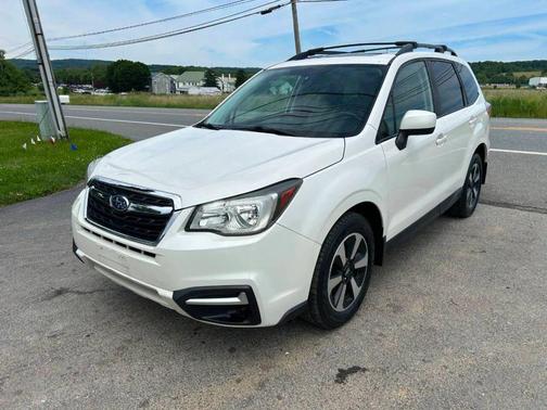 Crystal White Pearl 2017 Subaru Forester 2.5i Premium