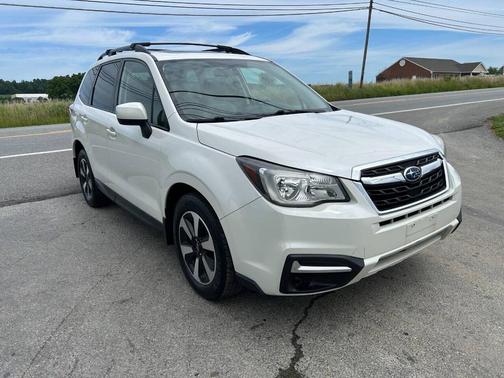 Crystal White Pearl 2017 Subaru Forester 2.5i Premium