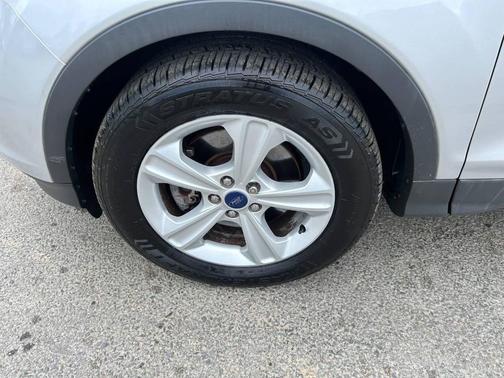 Ruby Red Metallic Tinted Clearcoat 2015 Ford Escape SE