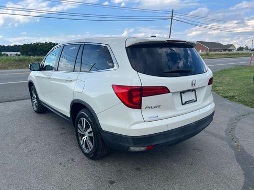 White Diamond Pearl 2017 Honda Pilot EX-L