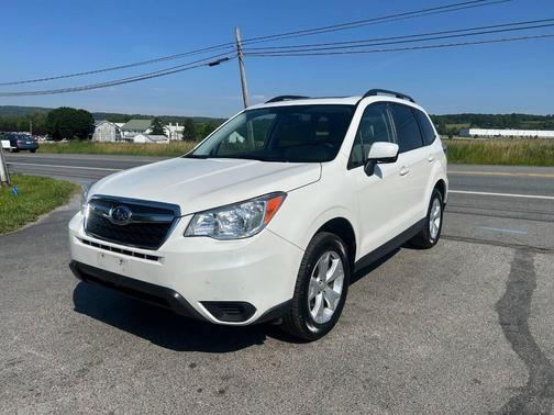 Crystal White Pearl 2016 Subaru Forester 2.5i Premium
