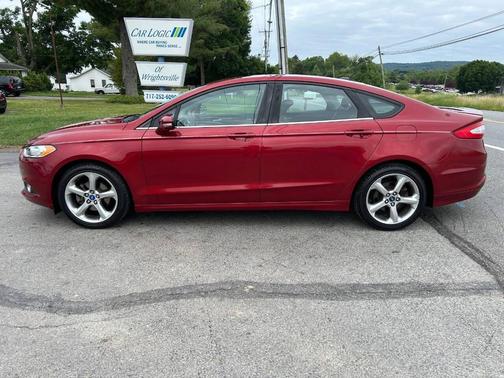 Red 2013 Ford Fusion SE