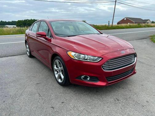 Red 2013 Ford Fusion SE