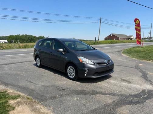 2014 Toyota Prius v Five