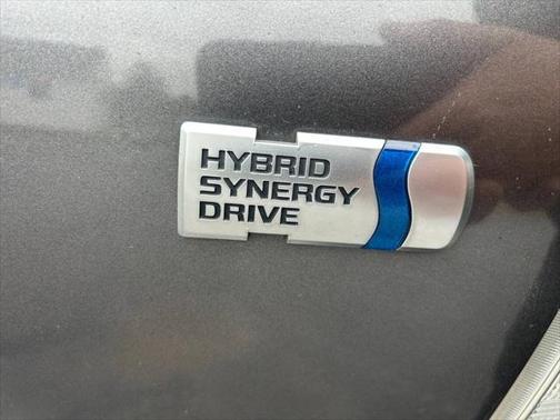 2014 Toyota Prius v Five