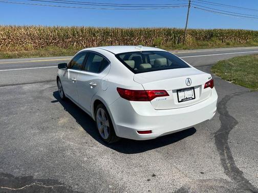 2013 Acura ILX 2.0L w/Premium Package