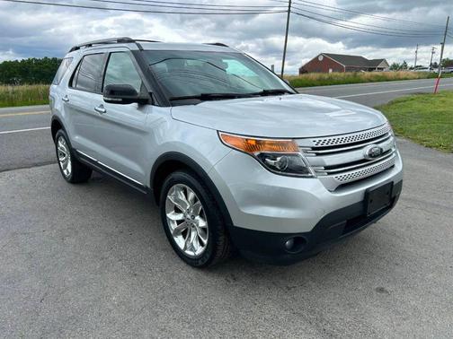 Ingot Silver Metallic 2014 Ford Explorer XLT