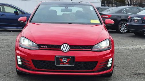 2017 Volkswagen Golf GTI 2.0T SE 4-Door