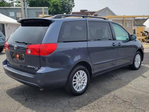 2010 Toyota Sienna LE