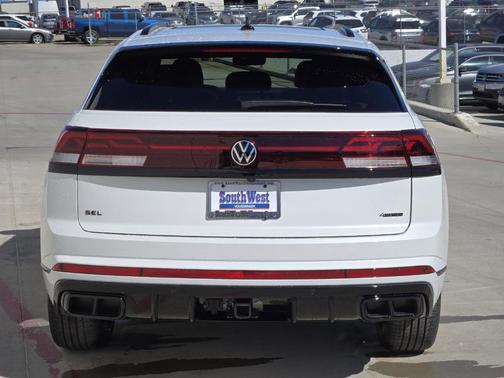 2025 Volkswagen Atlas Cross Sport 2.0T SEL R-Line Black