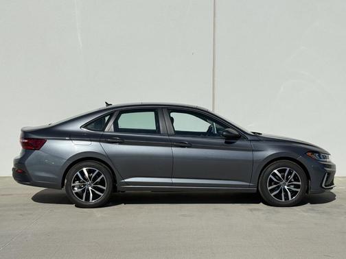Platinum Gray Metallic 2026 Volkswagen Jetta 1.5T SE