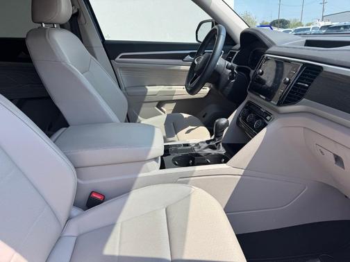 2022 Volkswagen Atlas 3.6L SE w/Technology