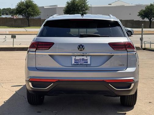 Pyrite Silver Metallic 2020 Volkswagen Atlas Cross Sport 2.0T SE