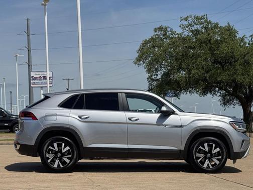 Pyrite Silver Metallic 2020 Volkswagen Atlas Cross Sport 2.0T SE