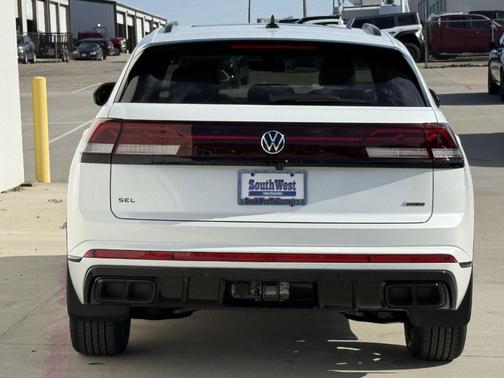 2026 Volkswagen Atlas Cross Sport 2.0T SEL R-Line Black