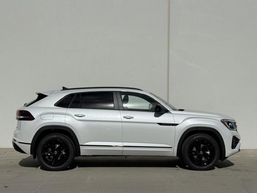 2026 Volkswagen Atlas Cross Sport 2.0T SEL R-Line Black