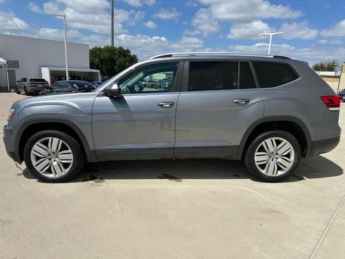 Platinum Gray Metallic 2019 Volkswagen Atlas 3.6L SE w/Technology