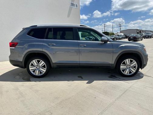 Platinum Gray Metallic 2019 Volkswagen Atlas 3.6L SE w/Technology