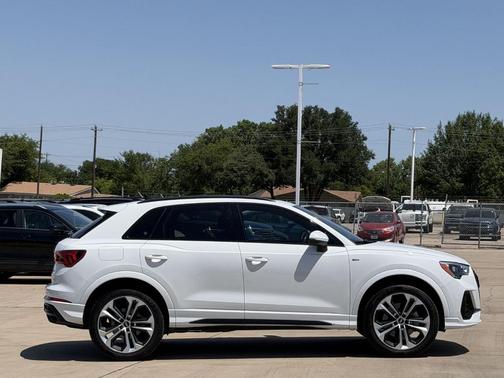 Glacier White Metallic 2021 Audi Q3 45 S line Premium