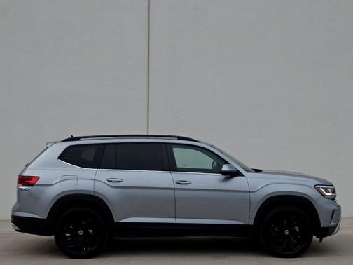 2022 Volkswagen Atlas 2.0T SE w/Technology