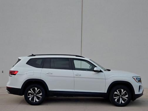 2025 Volkswagen Atlas 2.0T SE