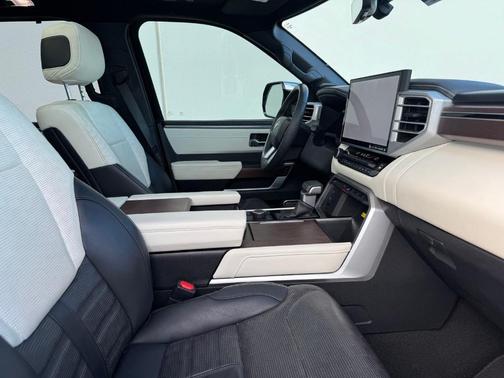2023 Toyota Sequoia 