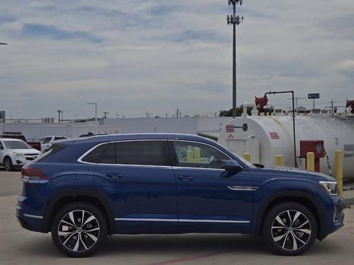 2025 Volkswagen Atlas Cross Sport 2.0T SEL Premium R-Line