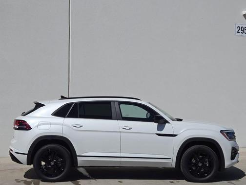 2025 Volkswagen Atlas Cross Sport 2.0T SEL R-Line Black