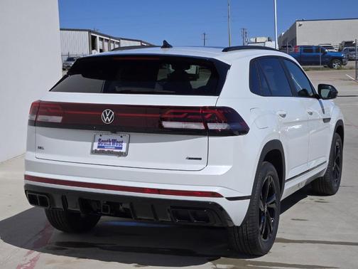 2025 Volkswagen Atlas Cross Sport 2.0T SEL R-Line Black