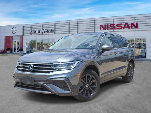 Platinum Gray Metallic 2024 Volkswagen Tiguan 2.0T SE