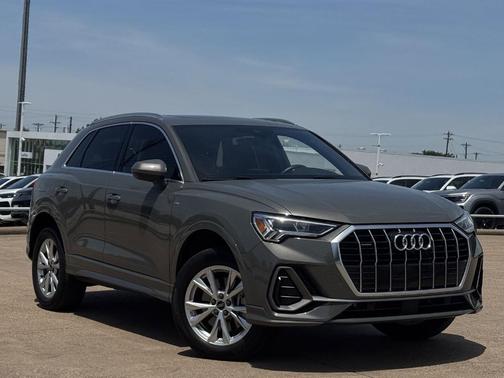 Chronos Gray Metallic 2022 Audi Q3 45 S line Premium