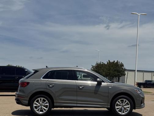 Chronos Gray Metallic 2022 Audi Q3 45 S line Premium