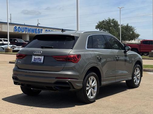 Chronos Gray Metallic 2022 Audi Q3 45 S line Premium