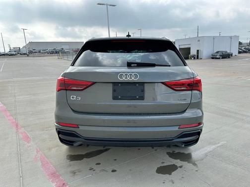 Chronos Gray Metallic 2022 Audi Q3 45 S line Premium