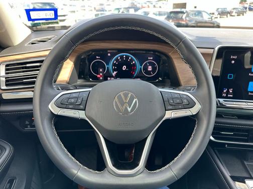 Platinum Gray Metallic 2024 Volkswagen Atlas 2.0T SE w/Technology