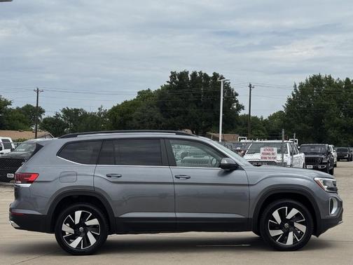 Platinum Gray Metallic 2024 Volkswagen Atlas 2.0T SE w/Technology