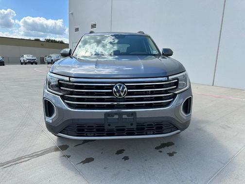 Platinum Gray Metallic 2024 Volkswagen Atlas 2.0T SE w/Technology
