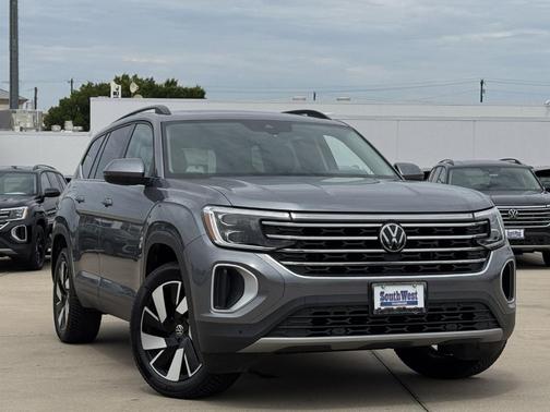Platinum Gray Metallic 2024 Volkswagen Atlas 2.0T SE w/Technology