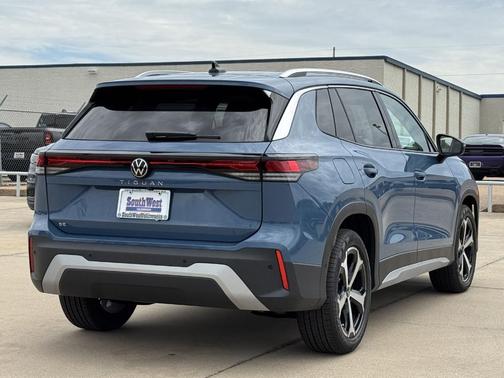 Monterey Blue Pearl 2026 Volkswagen Tiguan 2.0T SE