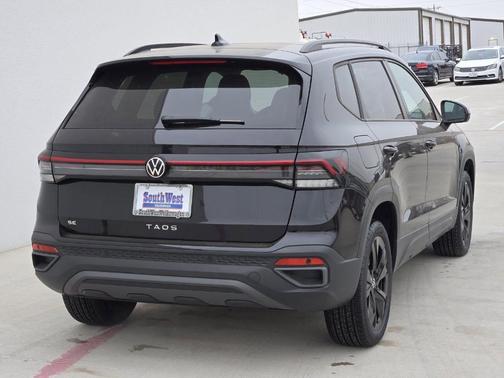 2025 Volkswagen Taos 1.5T SE Black