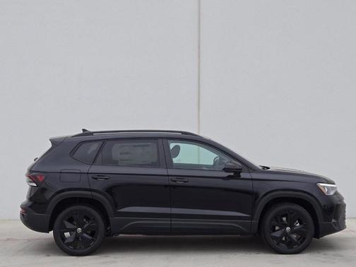 2025 Volkswagen Taos 1.5T SE Black