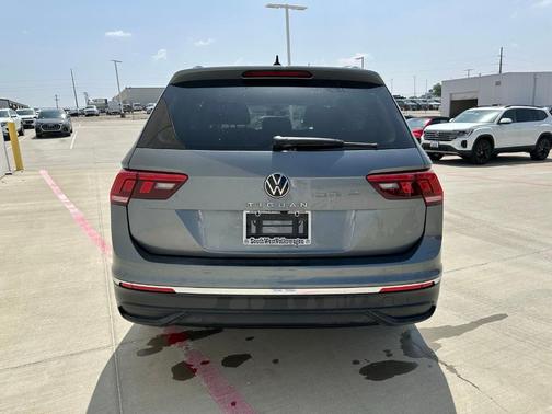 Platinum Gray Metallic 2024 Volkswagen Tiguan 2.0T S