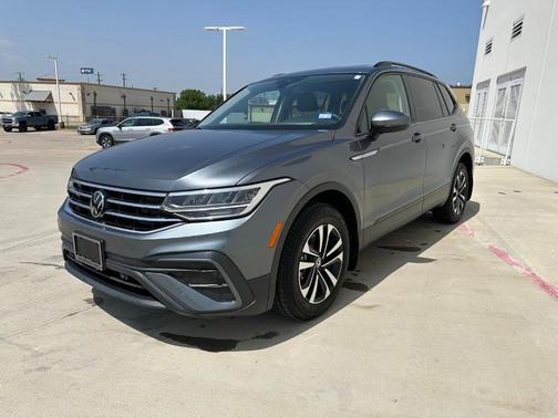 Platinum Gray Metallic 2024 Volkswagen Tiguan 2.0T S