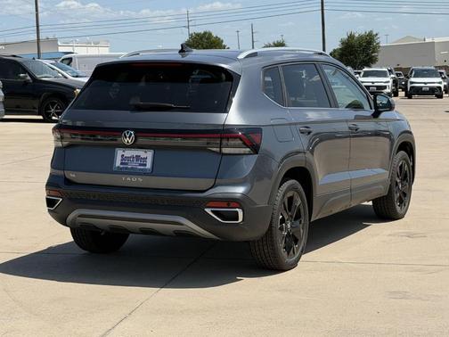 Platinum Gray Metallic 2026 Volkswagen Taos 1.5T SE