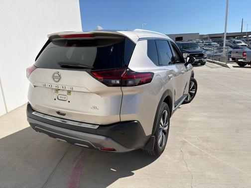 2022 Nissan Rogue SL