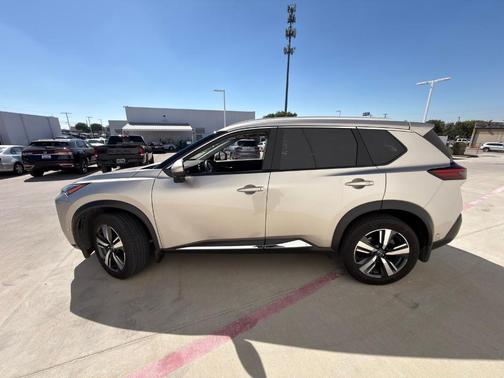 2022 Nissan Rogue SL