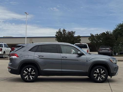 Platinum Gray Metallic 2023 Volkswagen Atlas Cross Sport 2.0T SE
