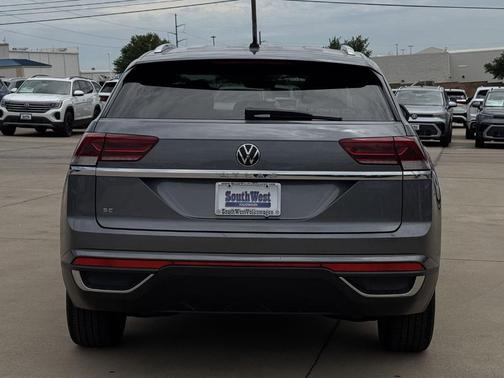 Platinum Gray Metallic 2023 Volkswagen Atlas Cross Sport 2.0T SE